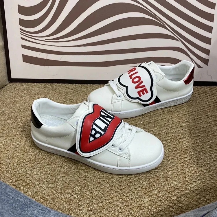 [Ready stock and shipped instantly] Gucci kiss red lipped white shoes