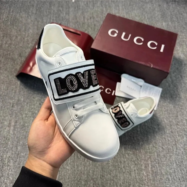 [Ready stock and shipped in seconds] Gucci bright diamond love patch casual shoes and sneakers