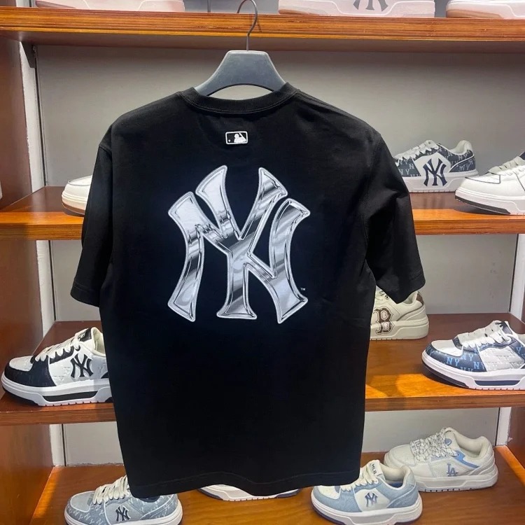 "Ready stock, high quality" MLB light luxury short-sleeved T-shirt men's round neck half-sleeved top, same style for men and women image 3