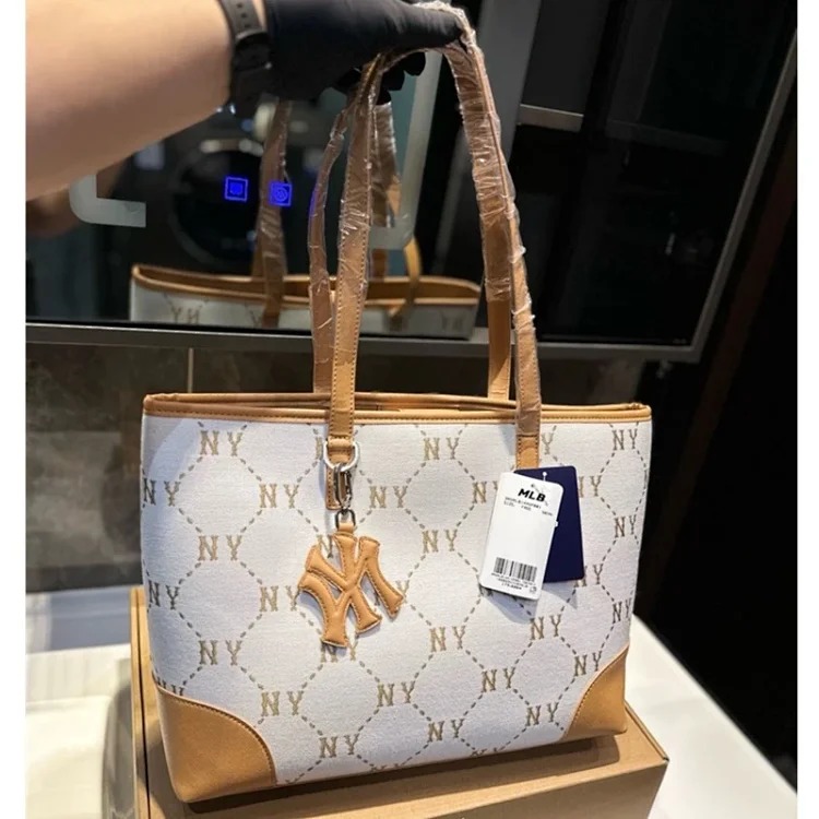 MLB canvas NY light luxury tote bag MLB fashion large-capacity commuter shoulder bag NY retro presbyopic shopping bag handbag