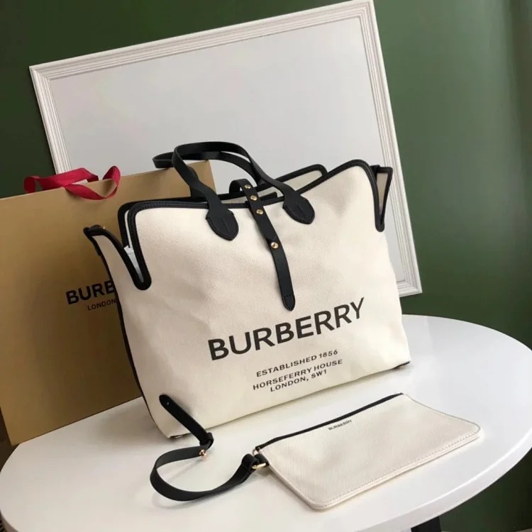 Burberry Belt Women's Large Capacity Tote Bag Shoulder Bag Women's Bag image 2