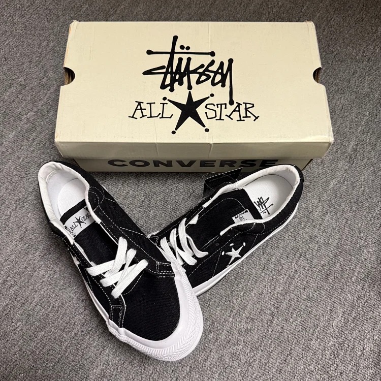 In stock. Need to buy one size smaller. Available in seconds. Independent Stussy 1970 One Star co-branded sneakers.