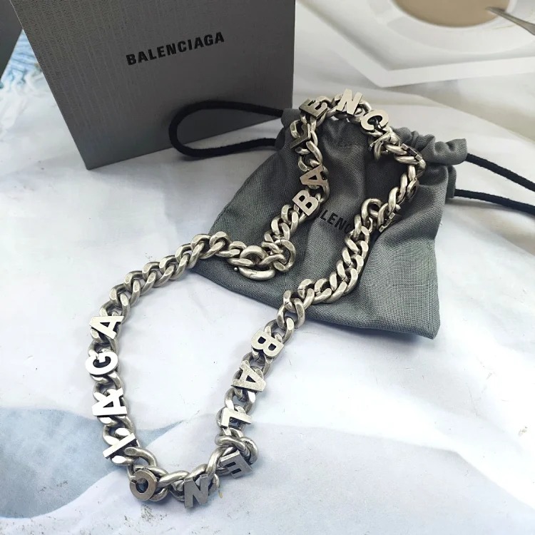 Internet celebrity Paris style heavy industry old Cuban chain street style versatile retro necklace boyfriend style weighty necklace image 3