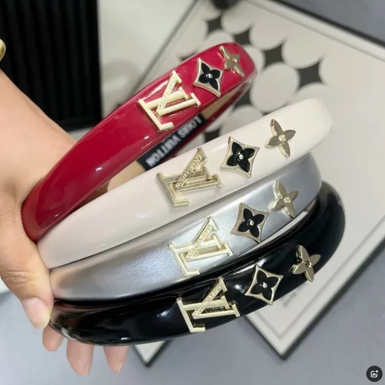 Retro metal letter PU high-end headband for women sponge new leather hairpin pressed hair French style headband hair accessories image 10