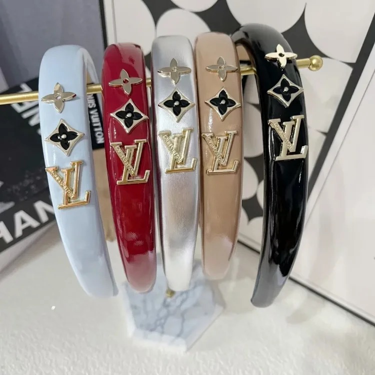 Retro metal letter PU high-end headband for women sponge new leather hairpin pressed hair French style headband hair accessories