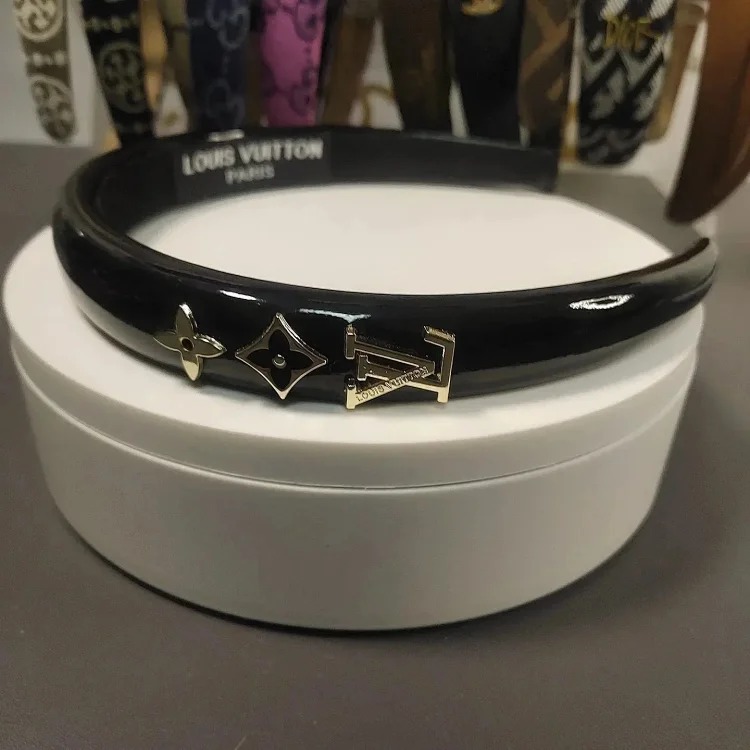Retro metal letter PU high-end headband for women sponge new leather hairpin pressed hair French style headband hair accessories image 3