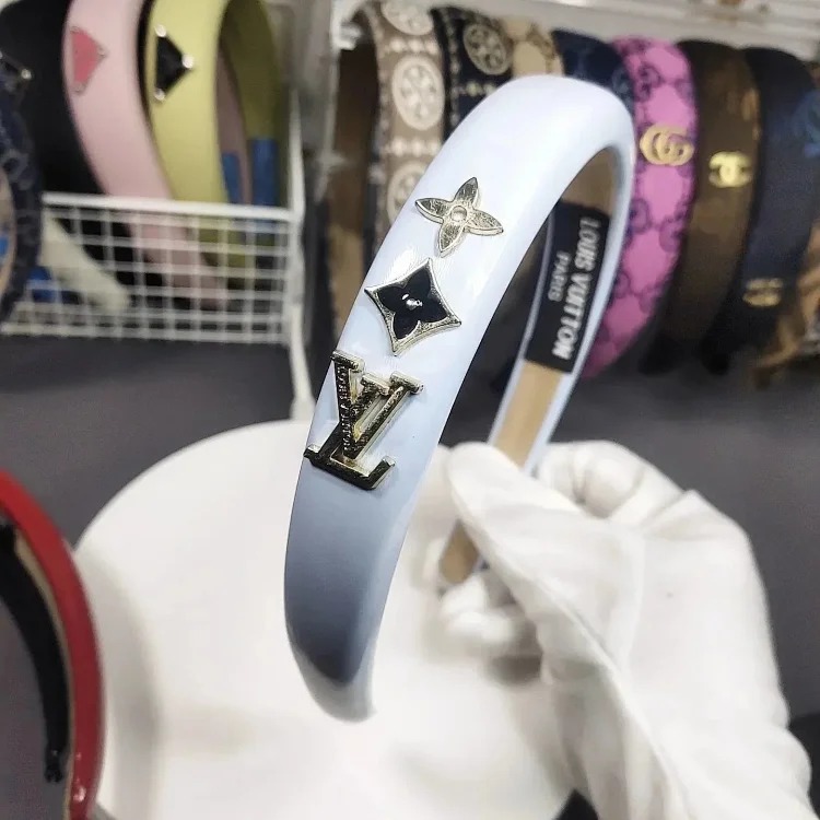 Retro metal letter PU high-end headband for women sponge new leather hairpin pressed hair French style headband hair accessories image 4