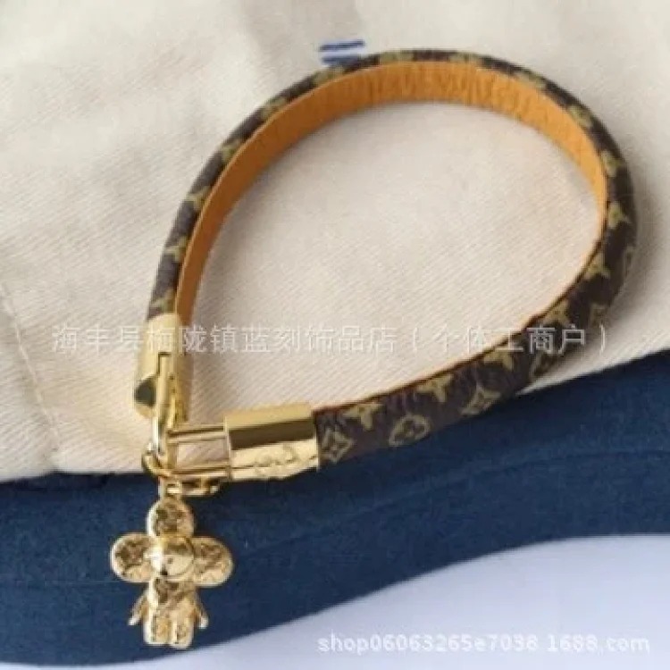 Word buckle leather cord V letter presbyopic leather backpack leather bracelet Women's foreign trade leather bracelet image 4