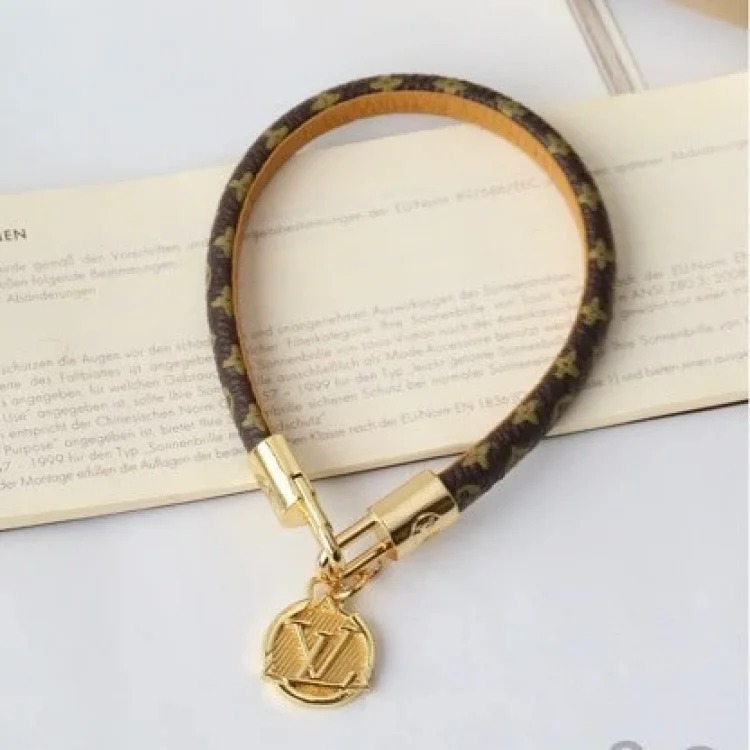 Word buckle leather cord V letter presbyopic leather backpack leather bracelet Women's foreign trade leather bracelet image 5
