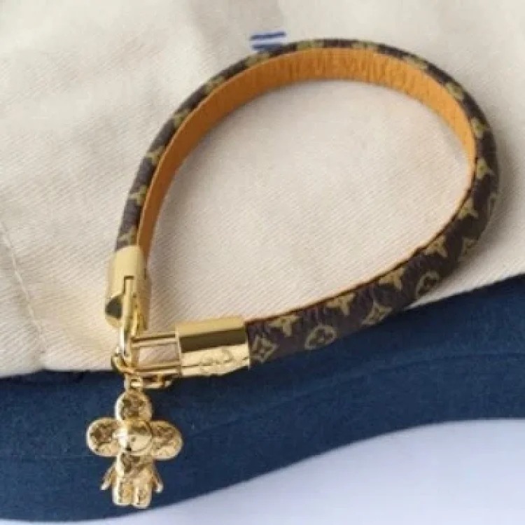 Word buckle leather cord V letter presbyopic leather backpack leather bracelet Women's foreign trade leather bracelet image 6