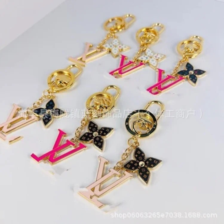 Four-leaf clover letter keychain jewelry pendant multi-color bag pendant dropshipping
