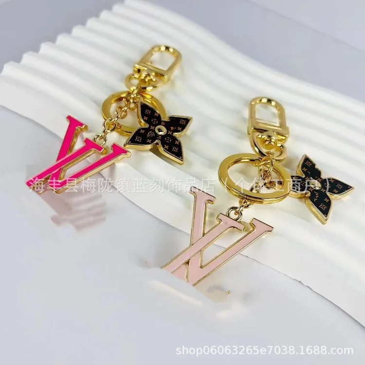 Four-leaf clover letter keychain jewelry pendant multi-color bag pendant dropshipping image 3