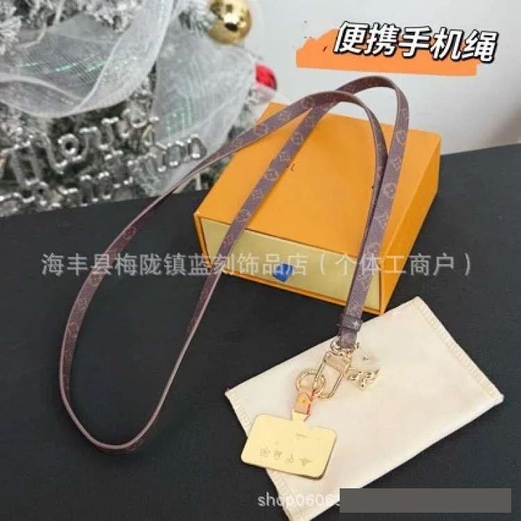 New little bee crochet plush keychain pendant creative old flower leather mini mobile phone chain pendant image 3