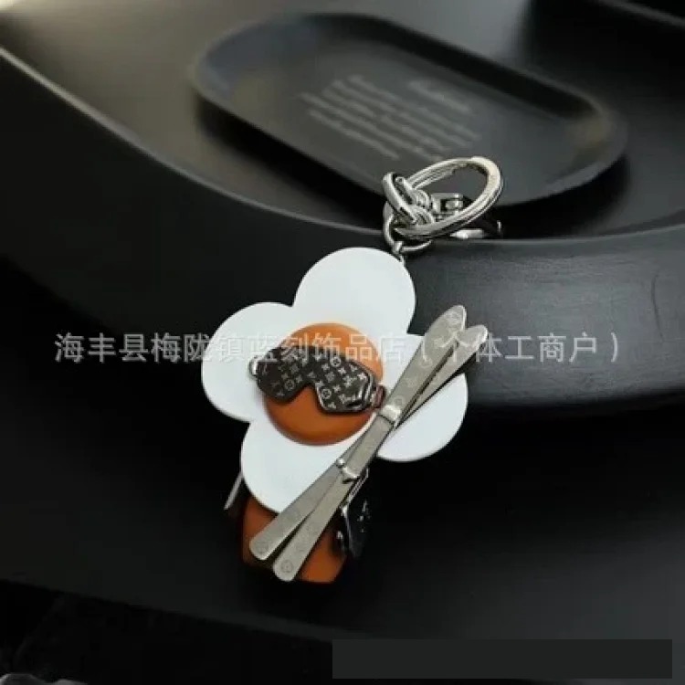 Lambskin Vivian (pendant) car keychain creative cute couple bag pendant image 2