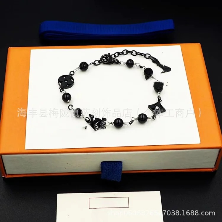 European and American cross-border V letter round four-leaf flower pearl bracelet couple style double flower pearl bracelet wholesale image 3