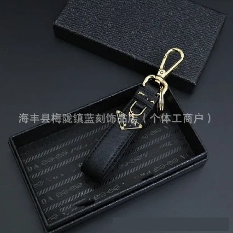 Pujia's new triangle logo keychain light luxury leather multi-color metal simple home pendant dropshipping
