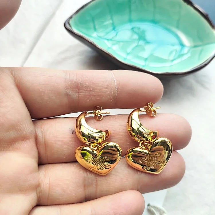 Sweet cool style Arc de Triomphe crescent love earrings light luxury fashion O cute earrings versatile small fragrant style ins earrings image 2