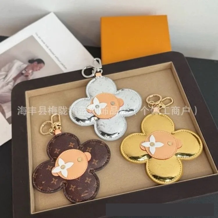 Colorful sunflower keychain wear-resistant leather bag pendant jewelry leather doll Vivian doll ins